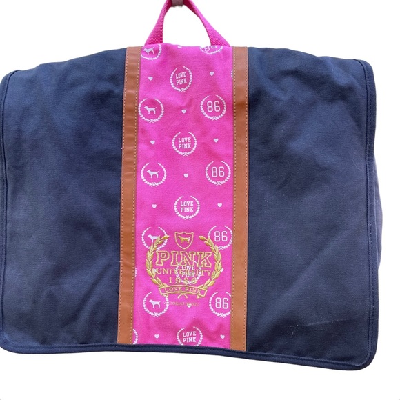 Victoria's Secret PINK messenger style crossbody/ laptop case with padded bottom - Picture 2 of 8